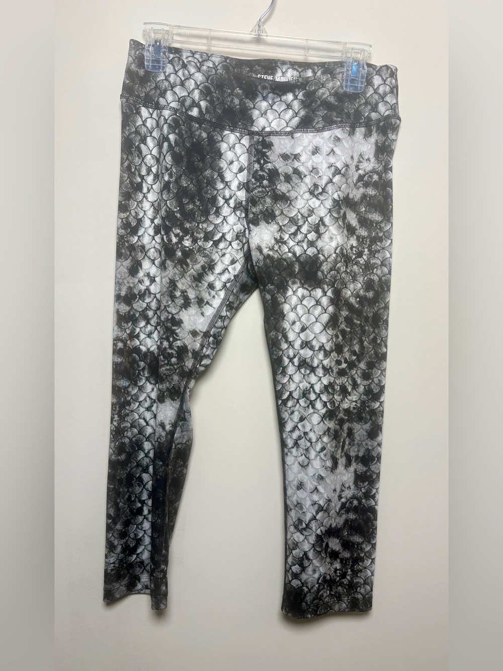 Steve Madden Black & Gray Scale-Print Leggings